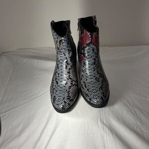 Sugar Women's Size 8M Ankle Boot Faux Snake Skin Western Pattern